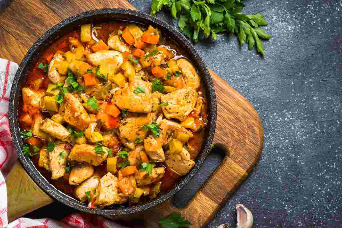 pollo in padella con verdure